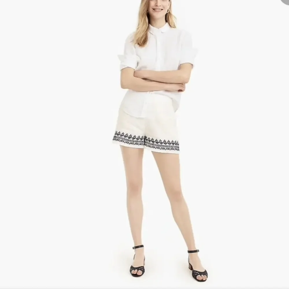 𝅺J.CREW Embroidered-Trim Short in Beauchamps Linen White with Navy Blue Size 4 - Picture 2 of 10